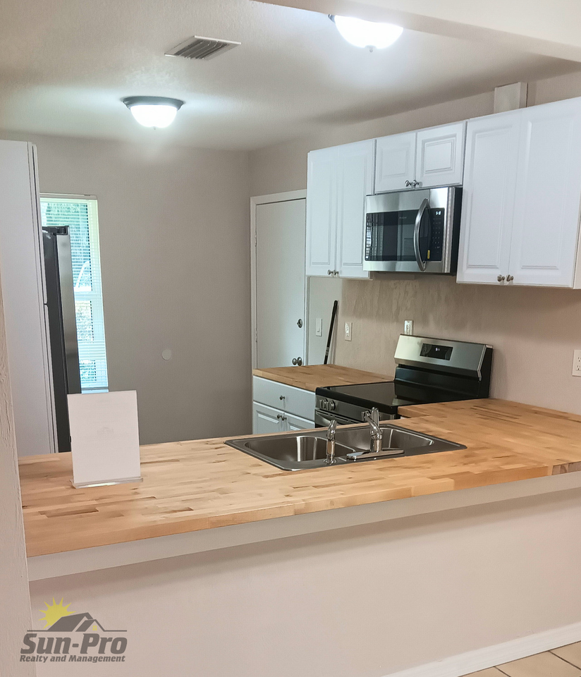 1032 W Samms Ave - Photo 3 of 12