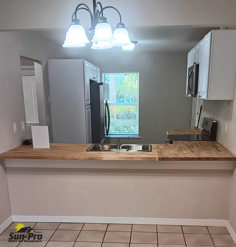 1032 W Samms Ave - Photo 4 of 12