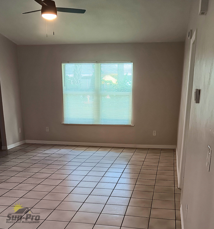 1032 W Samms Ave - Photo 5 of 12