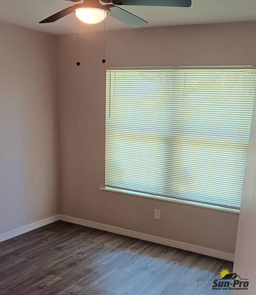 1032 W Samms Ave - Photo 6 of 12