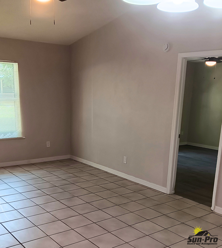 1032 W Samms Ave - Photo 7 of 12
