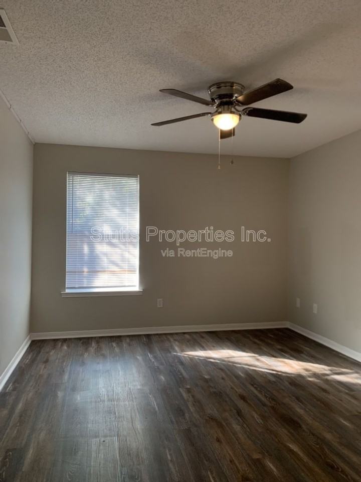 505 N Dickson St #A9 - Photo 6 of 8