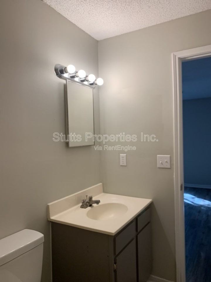 505 N Dickson St #A9 - Photo 7 of 8
