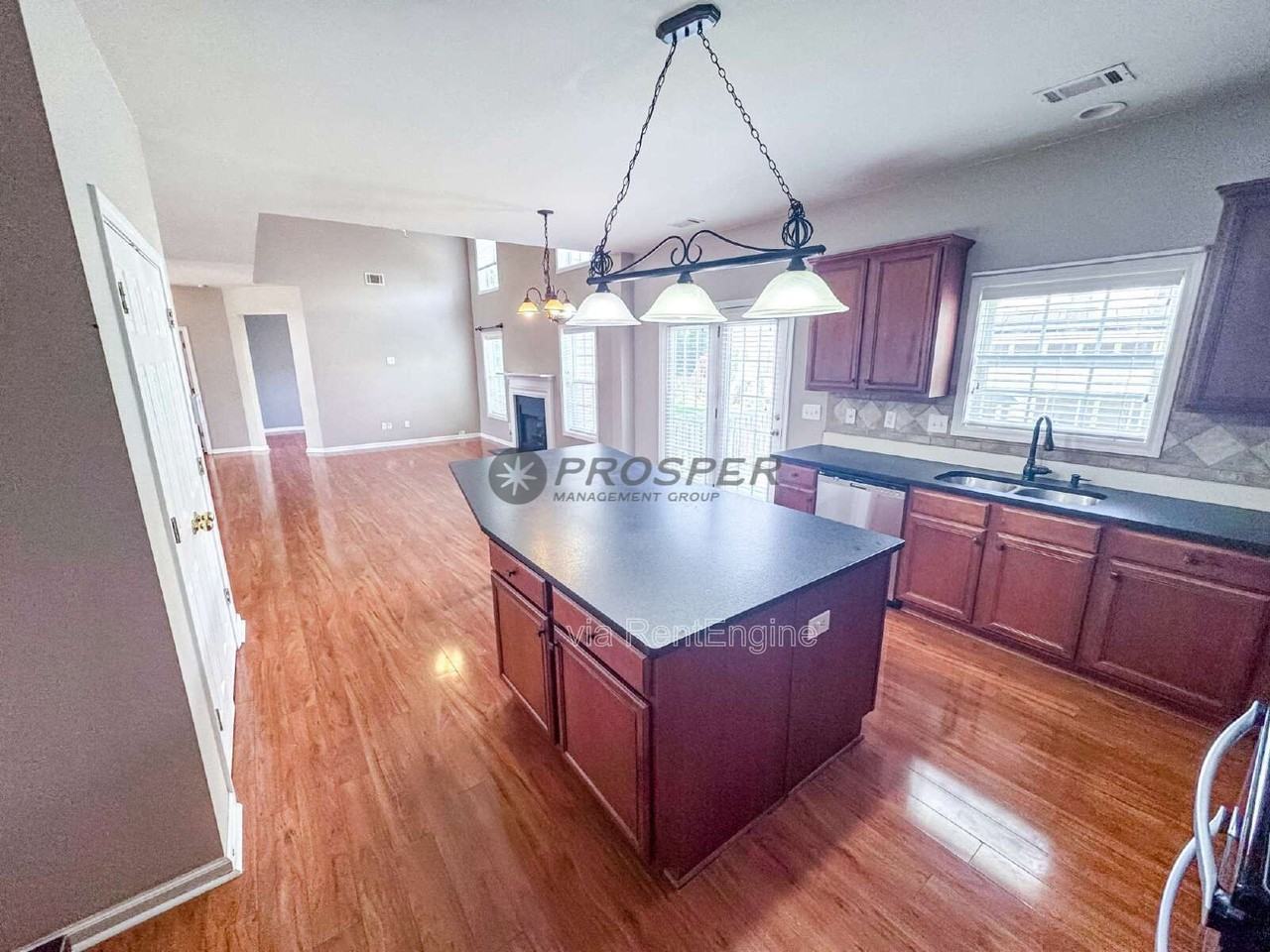 4 Bellflower Ct - Photo 7 of 33