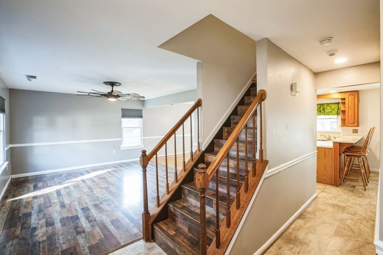 21423 Lee Dr - Photo 3 of 15
