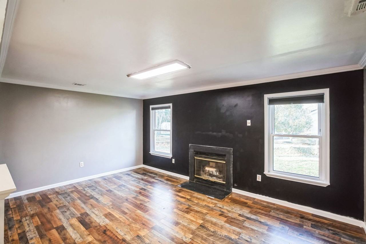 21423 Lee Dr - Photo 4 of 15
