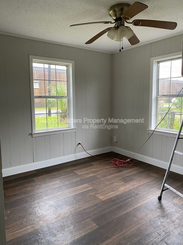 3213 N Guillemard St - Photo 5 of 8