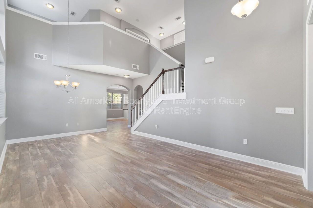 377 Miranda Ct - Photo 3 of 35