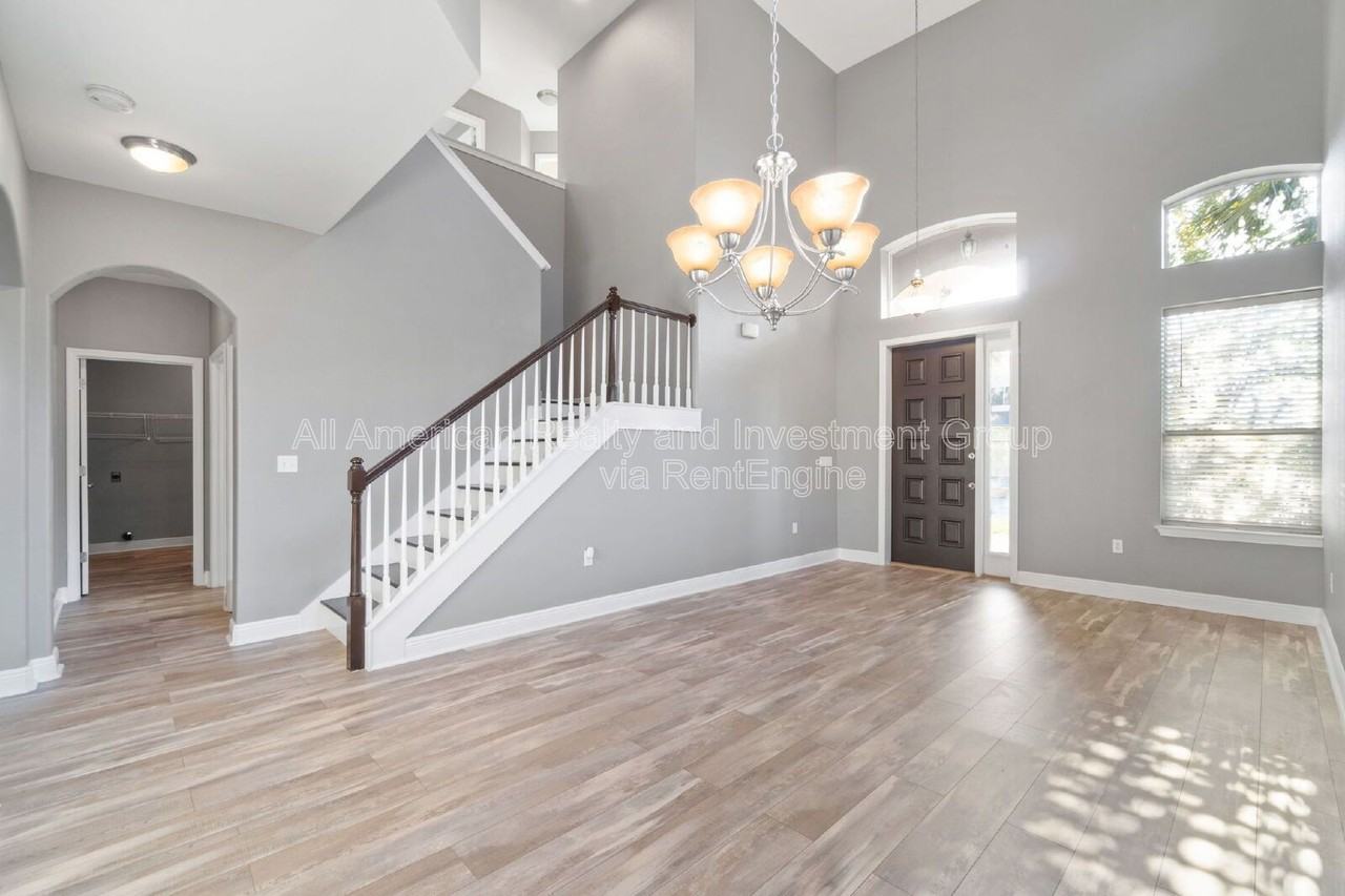 377 Miranda Ct - Photo 4 of 35