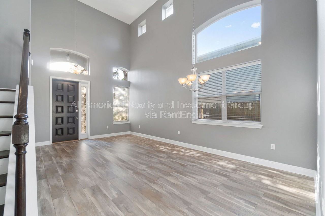 377 Miranda Ct - Photo 5 of 35