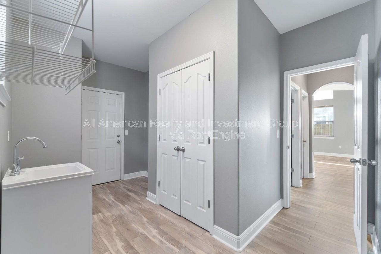 377 Miranda Ct - Photo 7 of 35