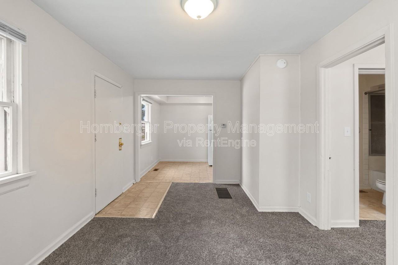 1509 N Wall St #1509B - Photo 3 of 21