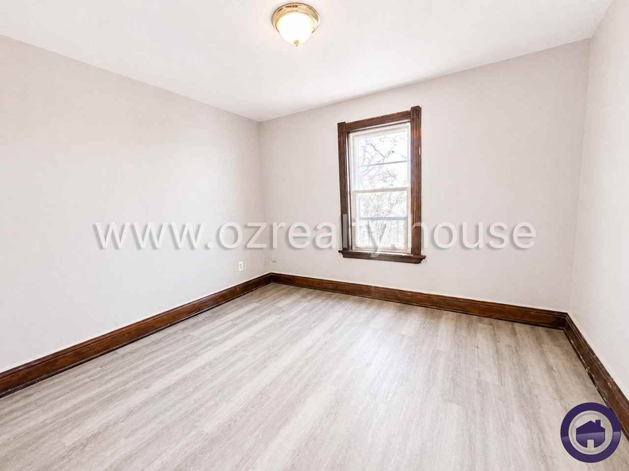 1031 N Michigan St - Photo 4 of 18