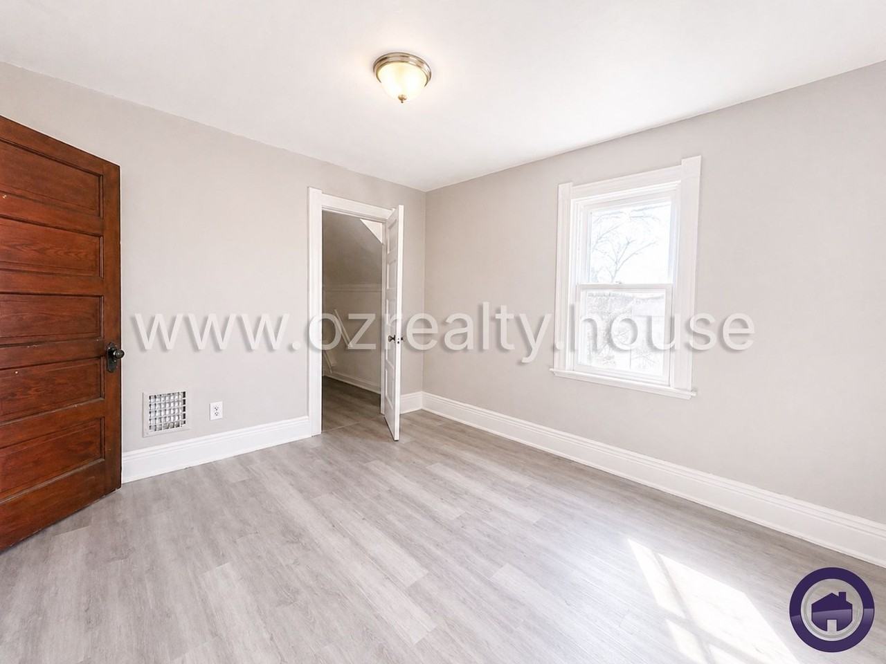 1031 N Michigan St - Photo 5 of 18