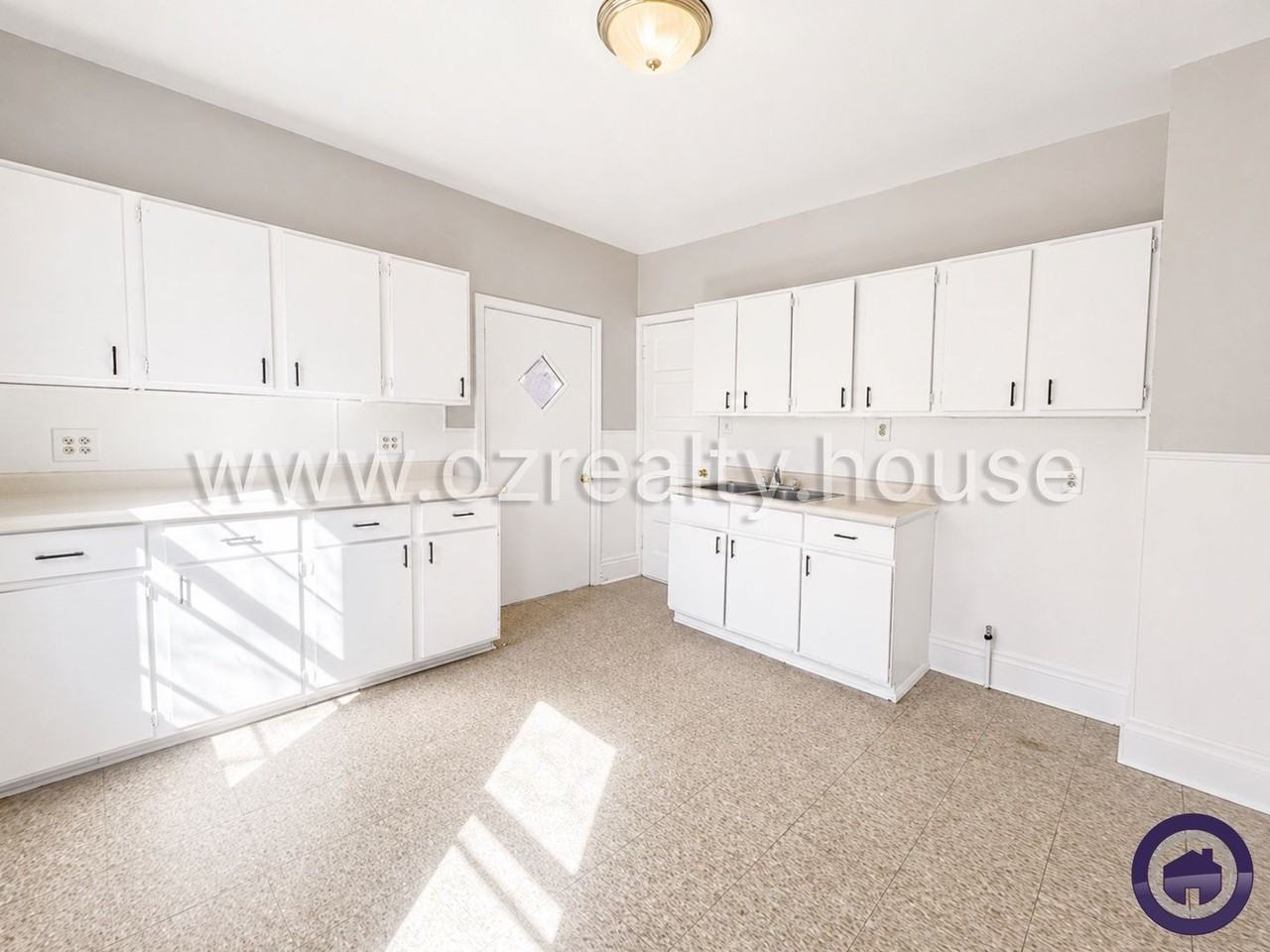 1031 N Michigan St - Photo 7 of 18