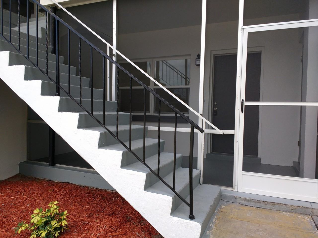 106 S Fredrica Ave - Photo 3 of 22