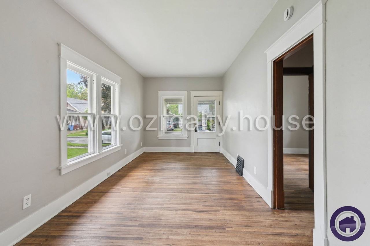 2027 Berkshire Pl - Photo 3 of 15