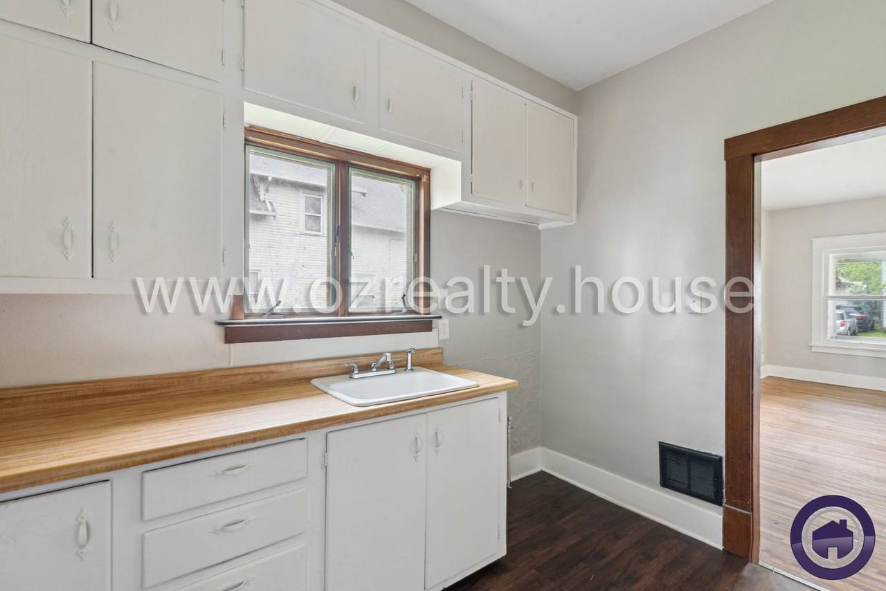2027 Berkshire Pl - Photo 5 of 15