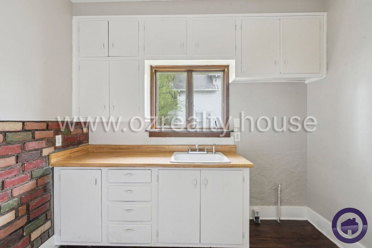 2027 Berkshire Pl - Photo 7 of 15