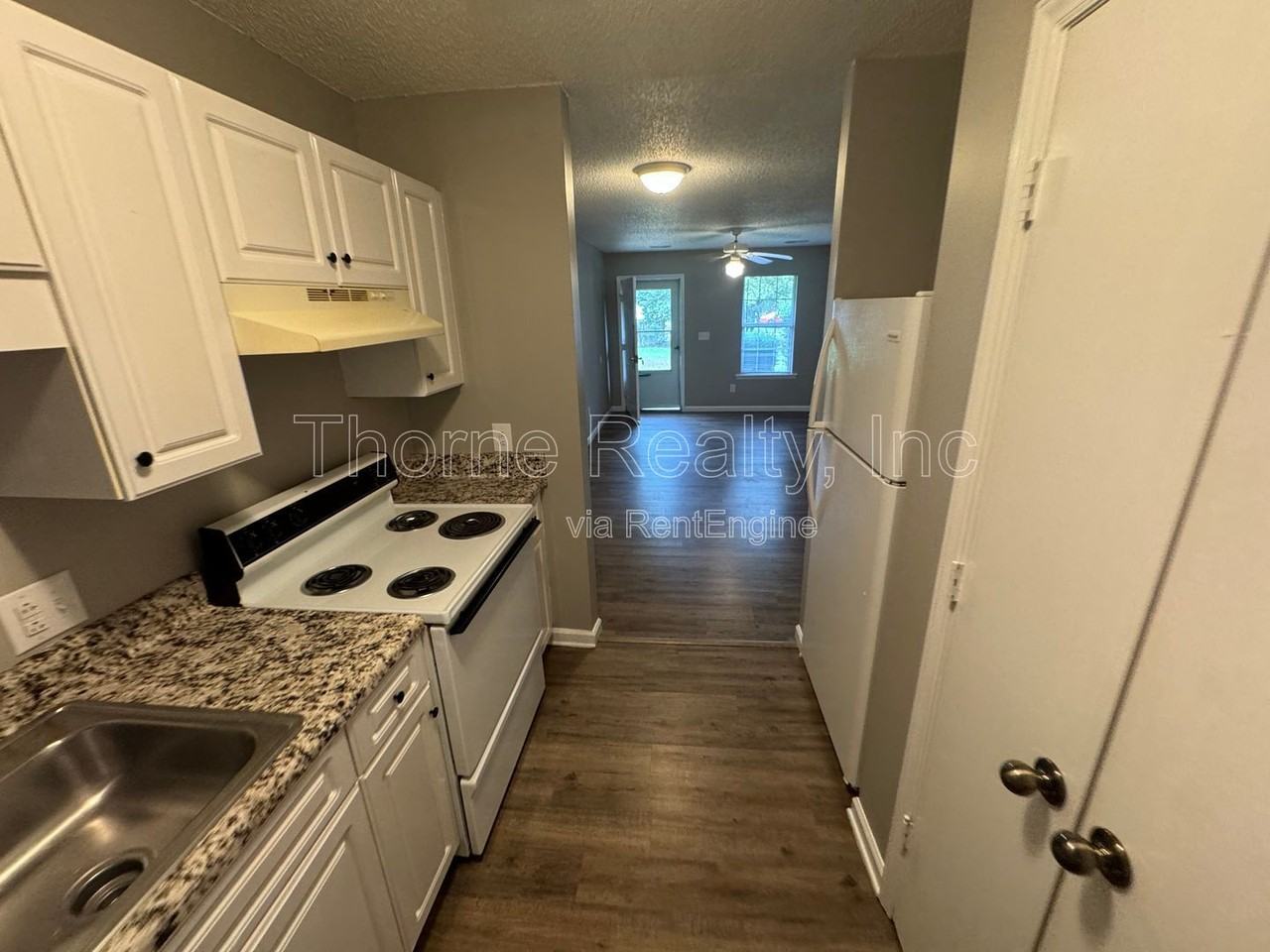 2260 Sherwood Ave #E - Photo 5 of 23