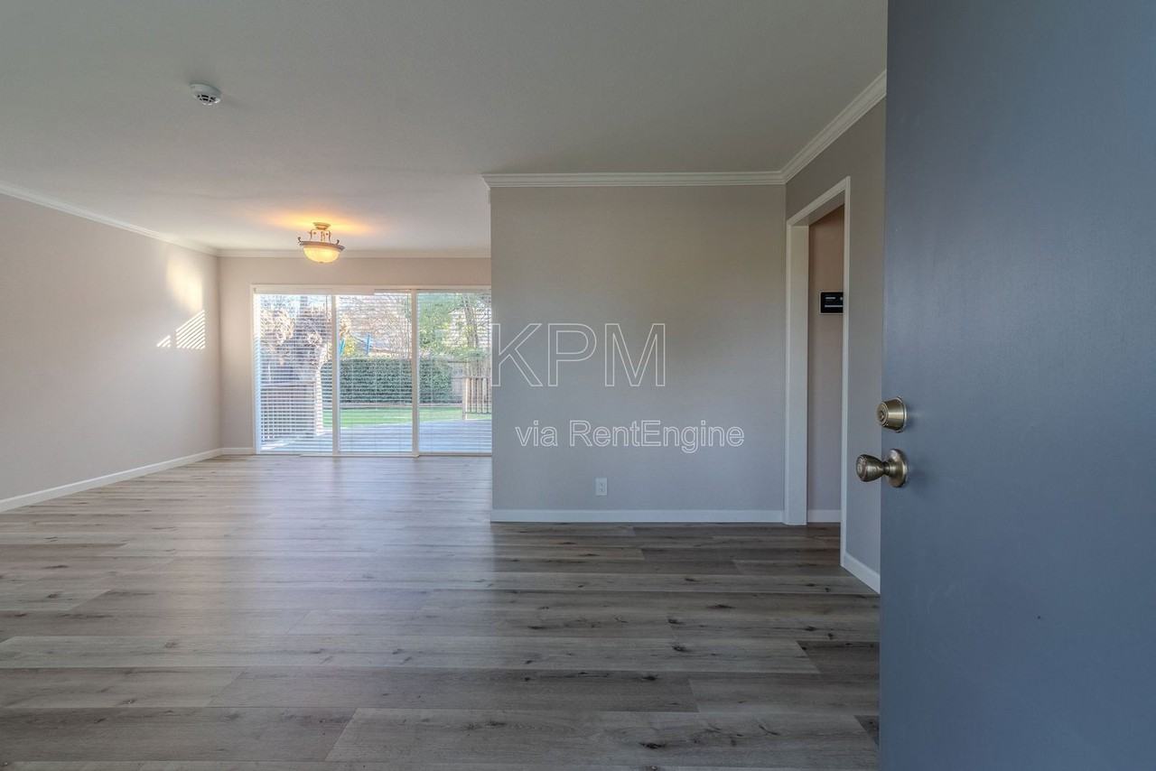218 E Longview Ave - Photo 2 of 27