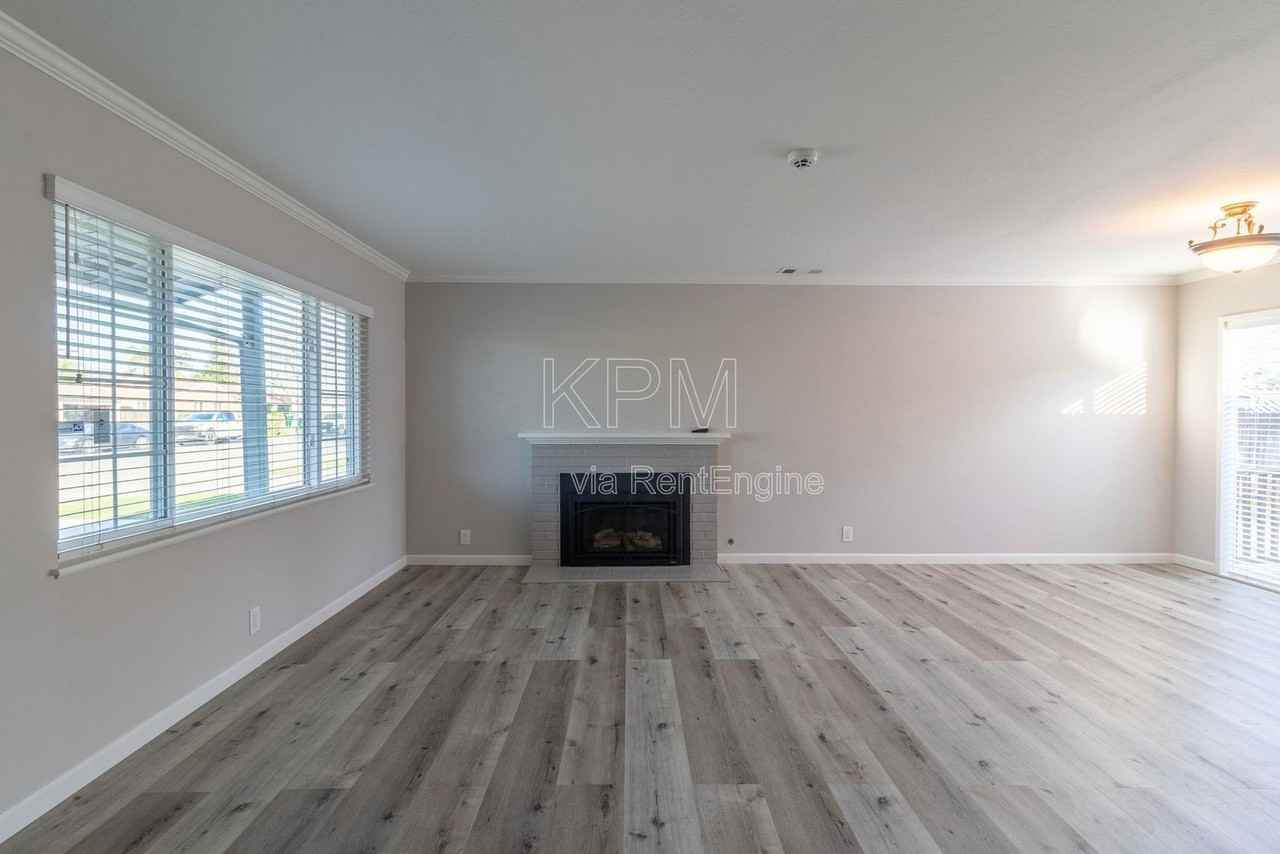 218 E Longview Ave - Photo 3 of 27