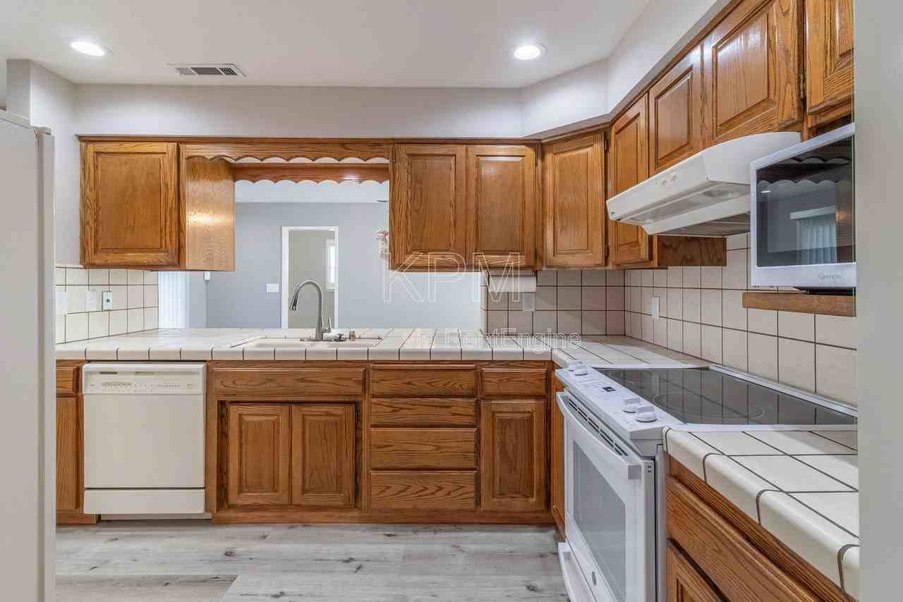 218 E Longview Ave - Photo 7 of 27