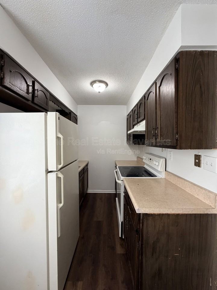 925 Shallowford Rd #9 - Photo 4 of 12