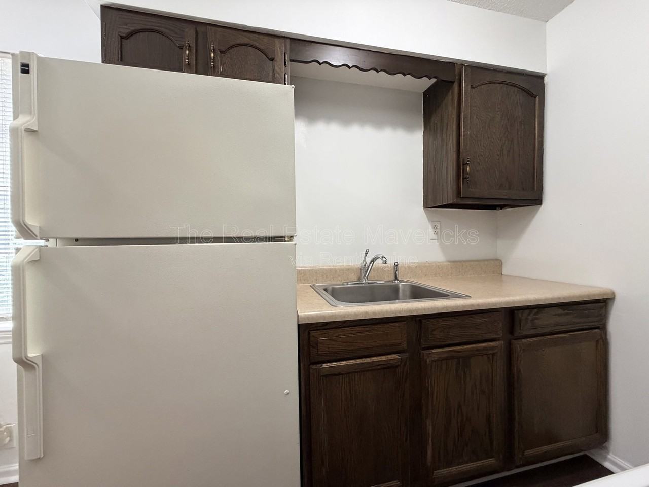 925 Shallowford Rd #9 - Photo 6 of 12