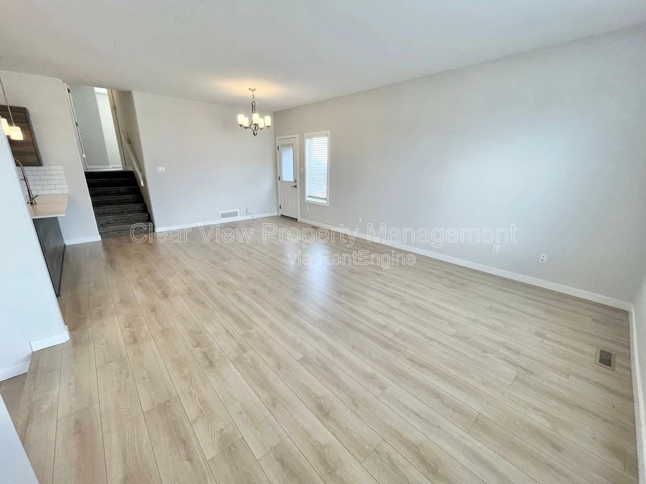 90 Sunridge Blvd W - Photo 4 of 17