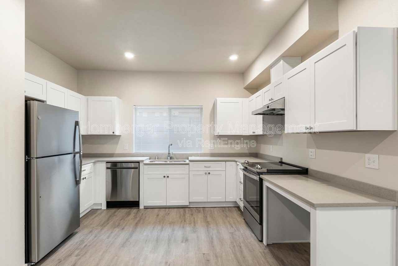 6020 N Astor St #1 - Photo 2 of 15