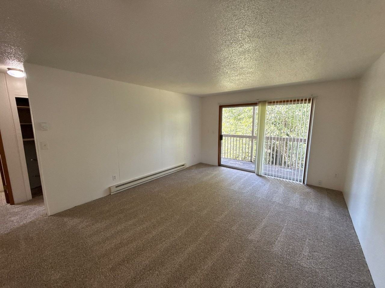 528 Sw Levens St #8 - Photo 4 of 24
