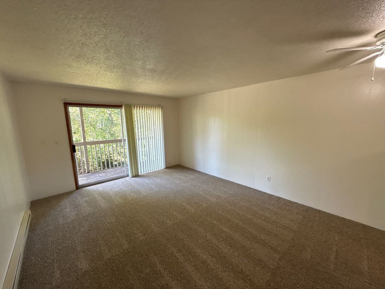 528 Sw Levens St #8 - Photo 5 of 24