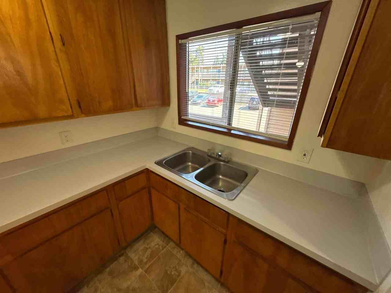 528 Sw Levens St #8 - Photo 7 of 24