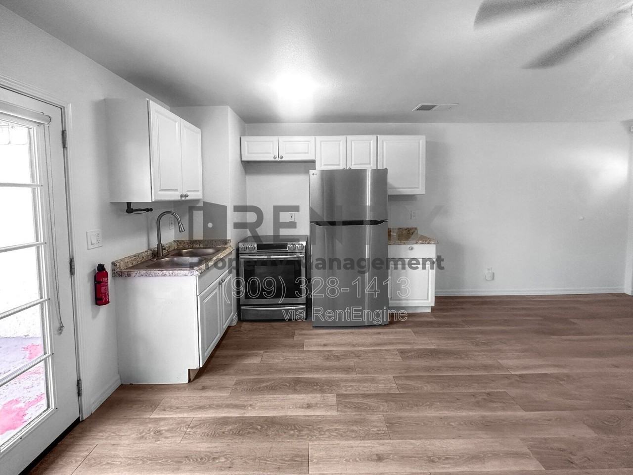 1560 Church St #B - Photo 4 of 12