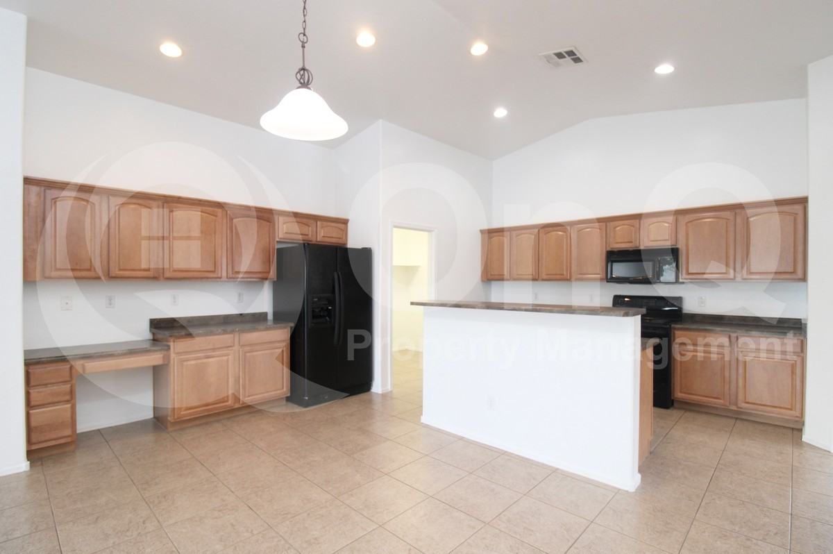 29654 W Weldon Ave - Photo 3 of 26