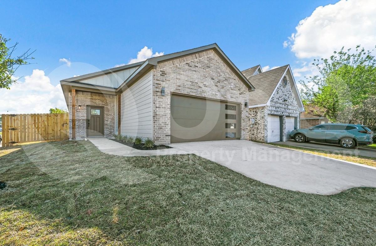 4207 Scarsdale Ln - Photo 2 of 18