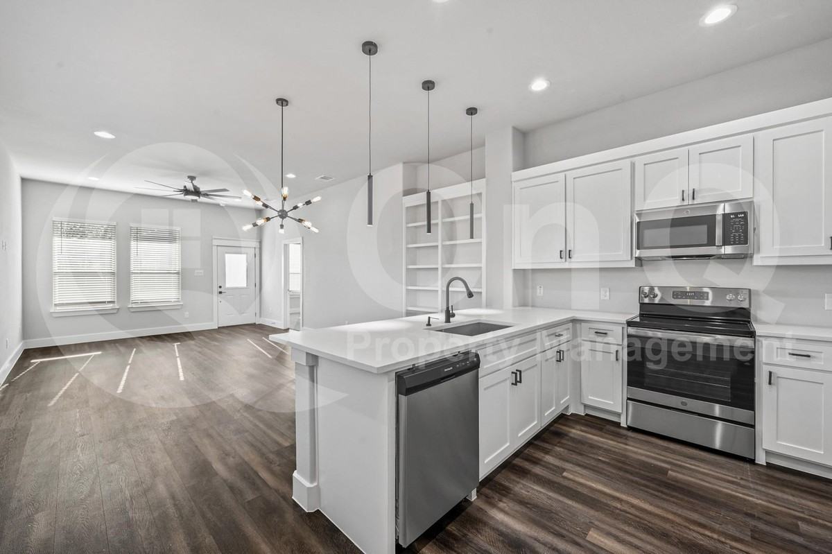 4207 Scarsdale Ln - Photo 3 of 18