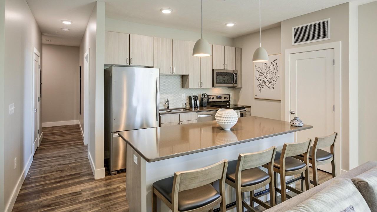 8100 Palisade Circle - Photo 6 of 30