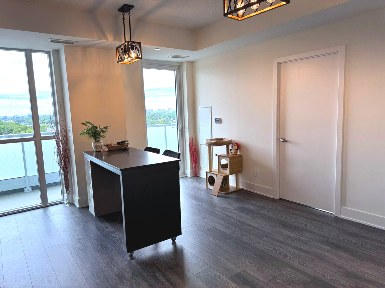 188 Fairview Mall Drive - Photo 5 of 20