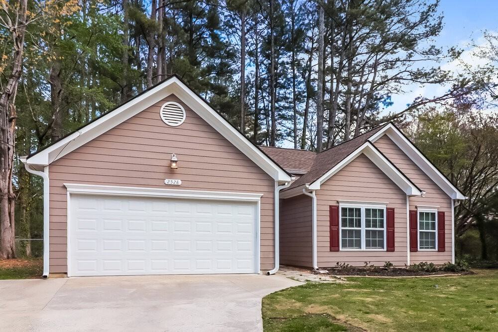 2528 Fairway Cir Sw - Photo 2 of 16