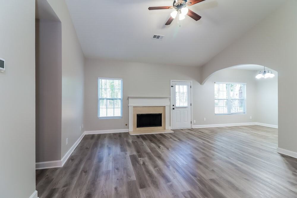 2528 Fairway Cir Sw - Photo 4 of 16
