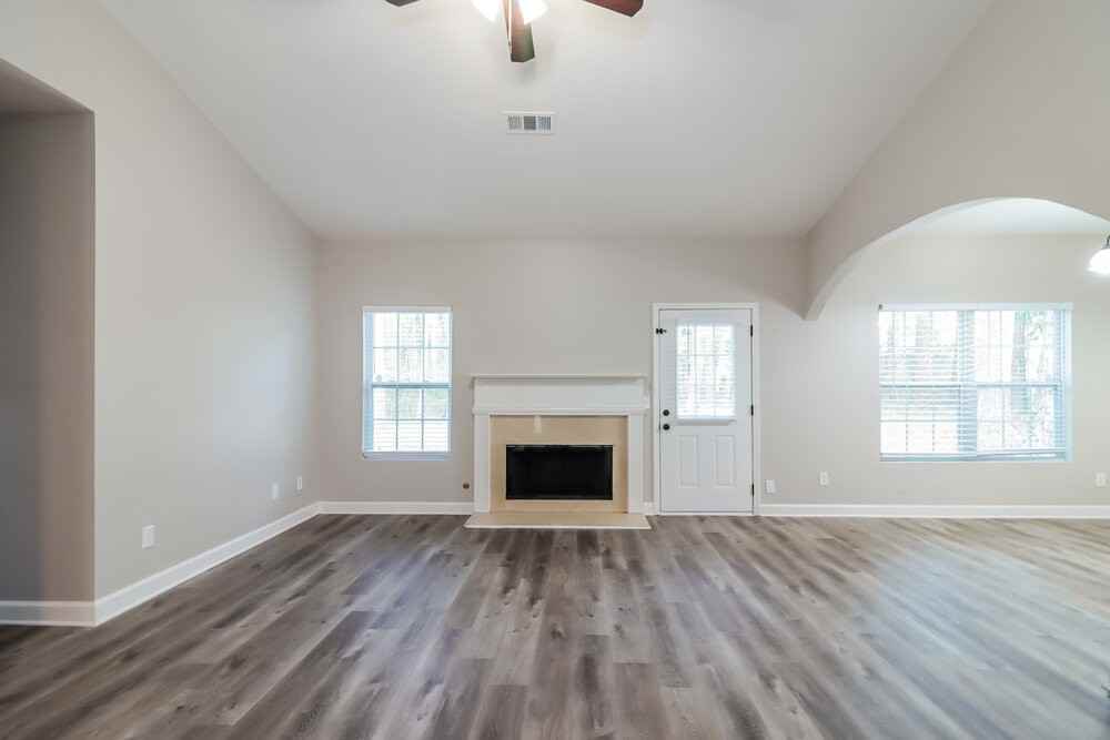 2528 Fairway Cir Sw - Photo 5 of 16