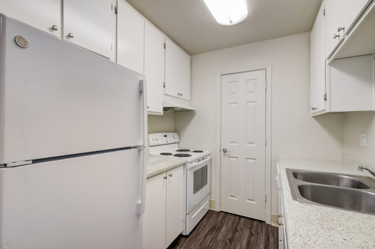 5100 Garfield Ave. - Photo 5 of 26