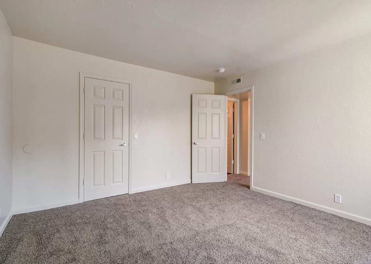 5100 Garfield Ave. - Photo 7 of 26