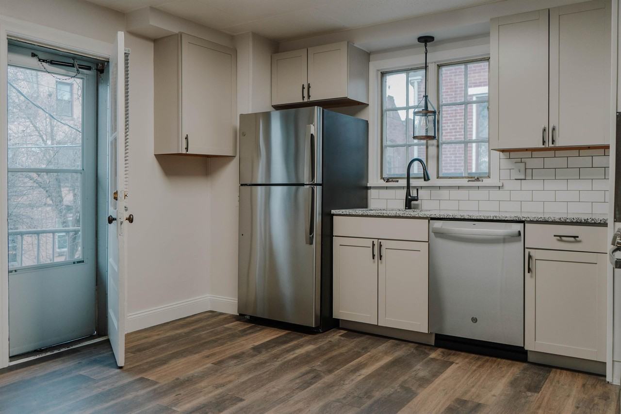 1531 Green St #2R - Photo 4 of 12