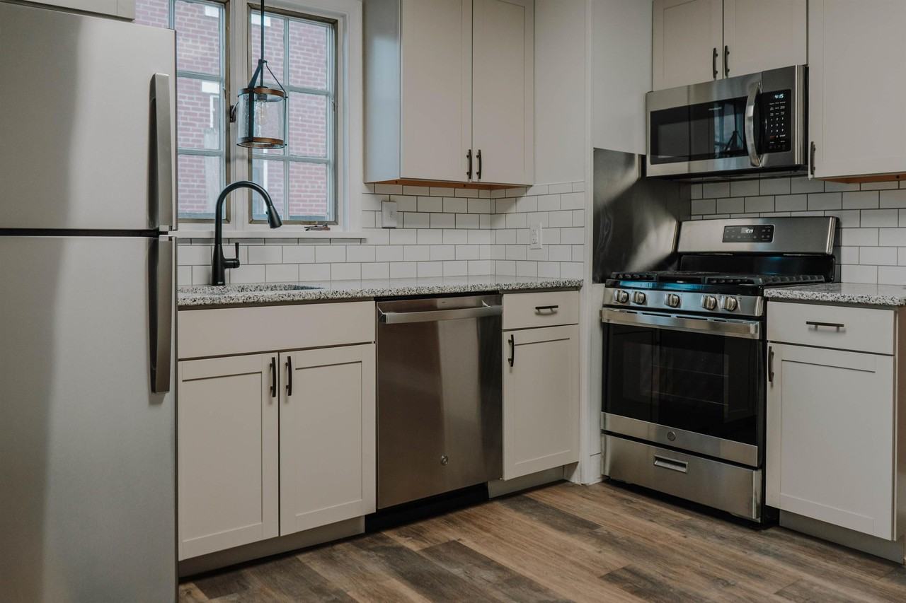 1531 Green St #2R - Photo 7 of 12