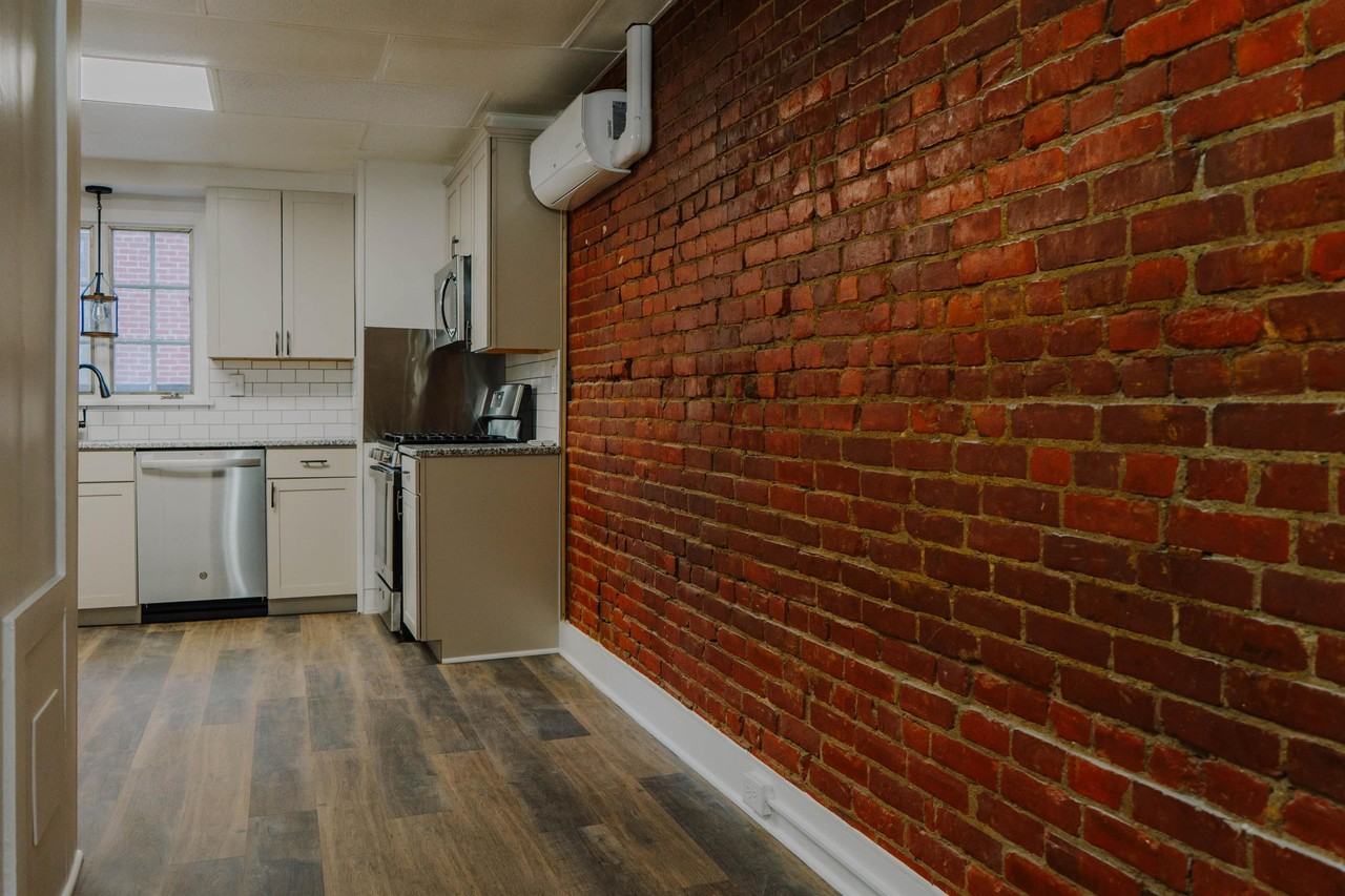 1531 Green St #2R - Photo 6 of 12