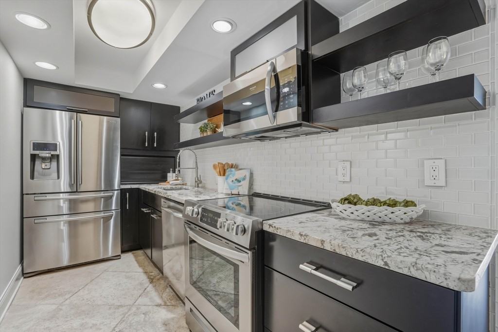 1601 Ocean Dr S - Photo 3 of 17