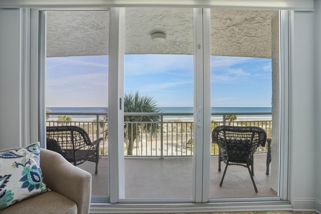 1601 Ocean Dr S - Photo 4 of 17